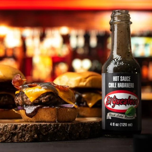 La Sauce Habanero Noire apporte une touche de chaleur � vos meilleurs burgers